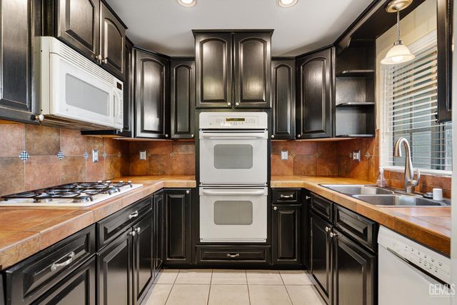 200 El Tovar Court, Bakersfield, CA 93309