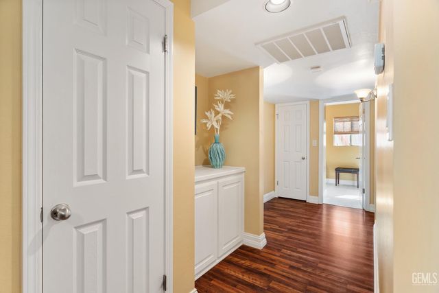 200 El Tovar Court, Bakersfield, CA 93309