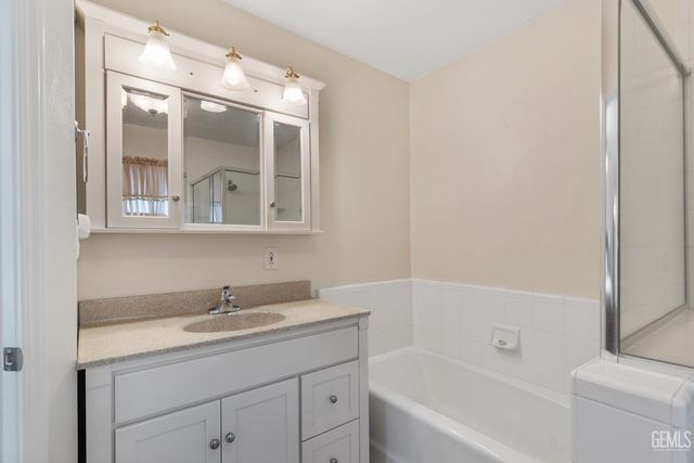 200 El Tovar Court, Bakersfield, CA 93309