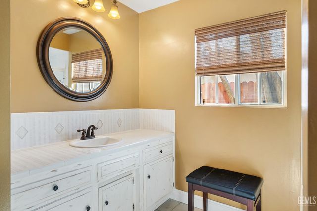 200 El Tovar Court, Bakersfield, CA 93309