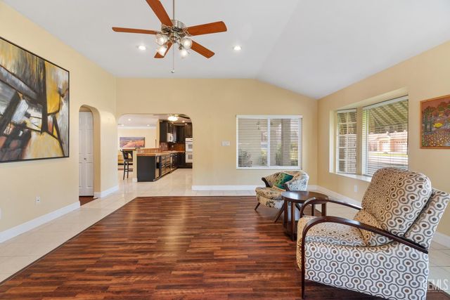 200 El Tovar Court, Bakersfield, CA 93309