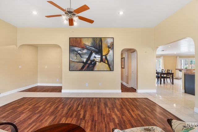 200 El Tovar Court, Bakersfield, CA 93309