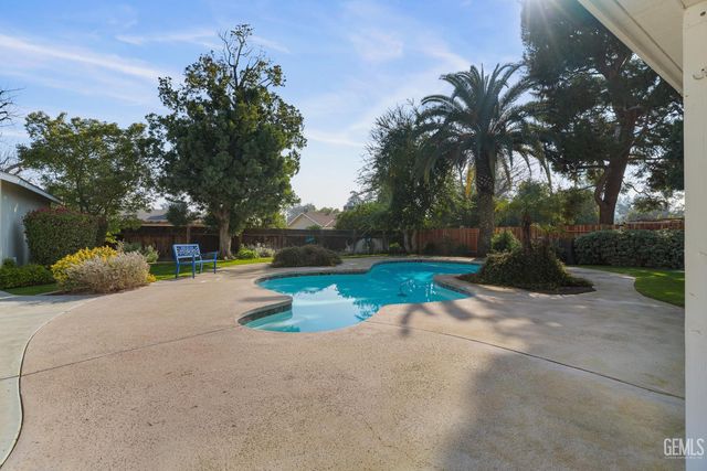 200 El Tovar Court, Bakersfield, CA 93309