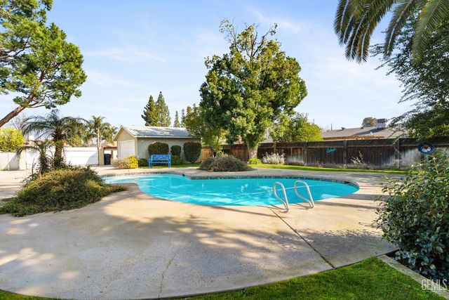 200 El Tovar Court, Bakersfield, CA 93309