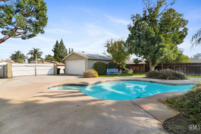 200 El Tovar Court, Bakersfield, CA 93309