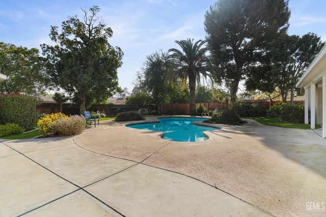 200 El Tovar Court, Bakersfield, CA 93309