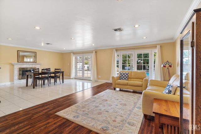 200 El Tovar Court, Bakersfield, CA 93309