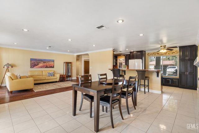 200 El Tovar Court, Bakersfield, CA 93309