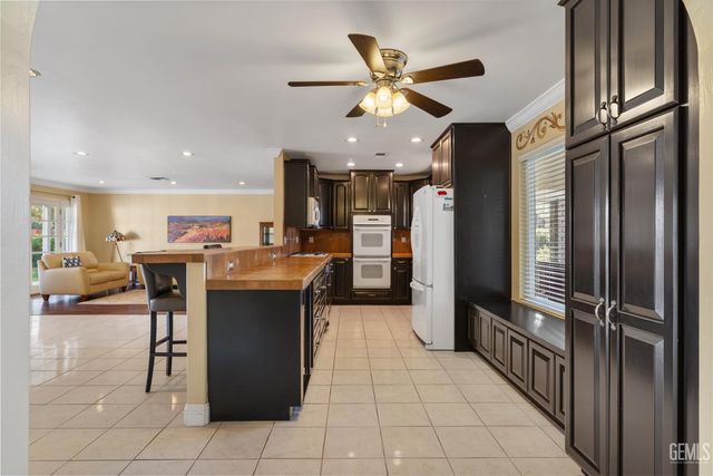 200 El Tovar Court, Bakersfield, CA 93309