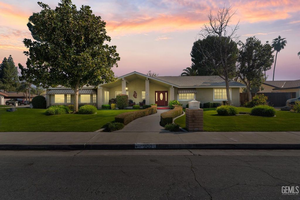 200 El Tovar Court, Bakersfield, CA 93309