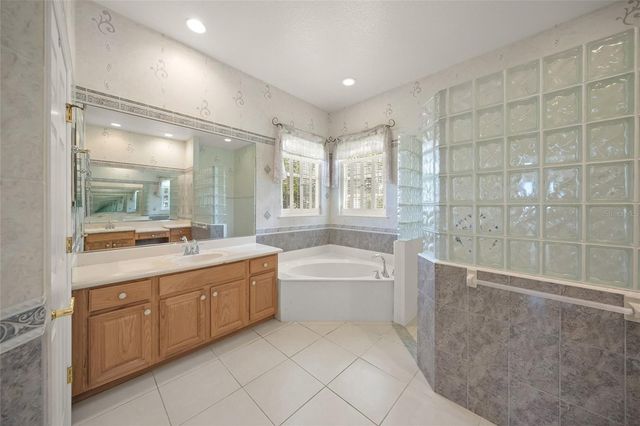 9043 MISTY CREEK DRIVE, Sarasota, FL 34241