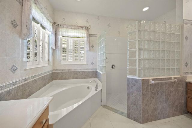 9043 MISTY CREEK DRIVE, Sarasota, FL 34241