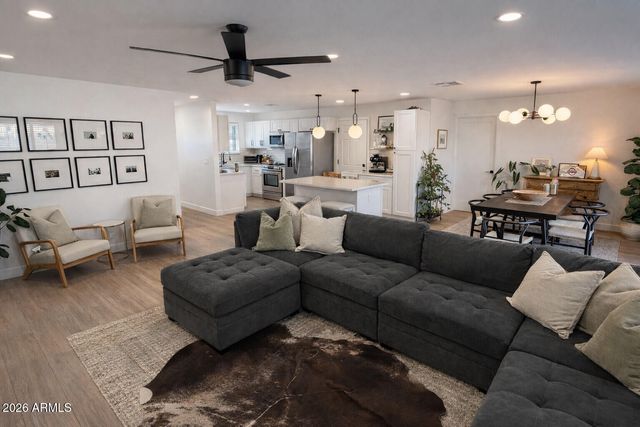 271 N APACHE Drive, Chandler, AZ 85224