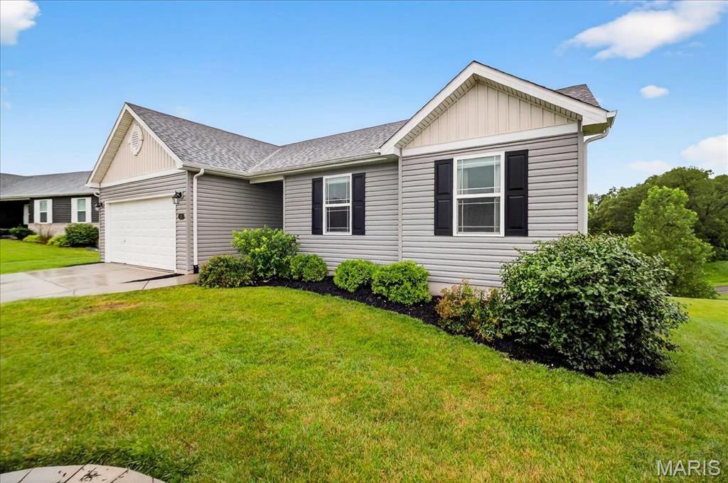 10 Majestic Lakes Court, Moscow Mills, MO 63362