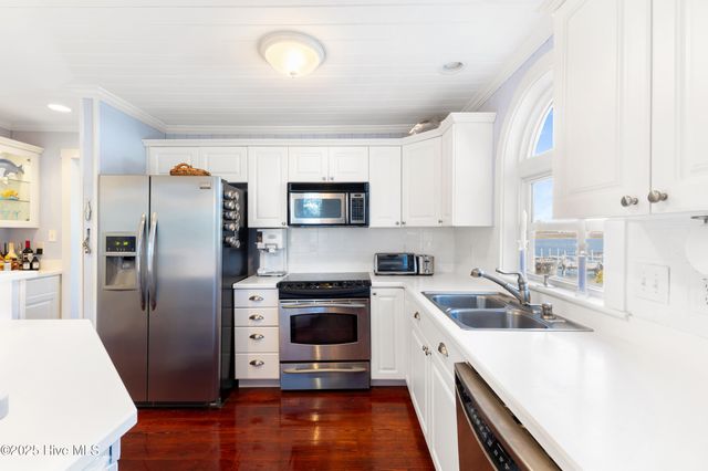 460 N Anderson Boulevard, Holly Ridge, NC 28445