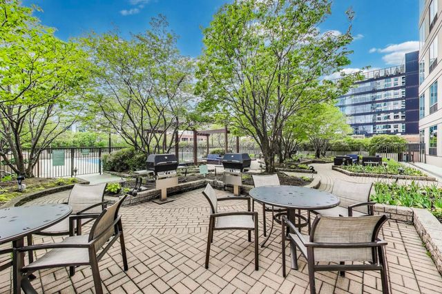 400 N LaSalle Street 2207, Chicago, IL 60654