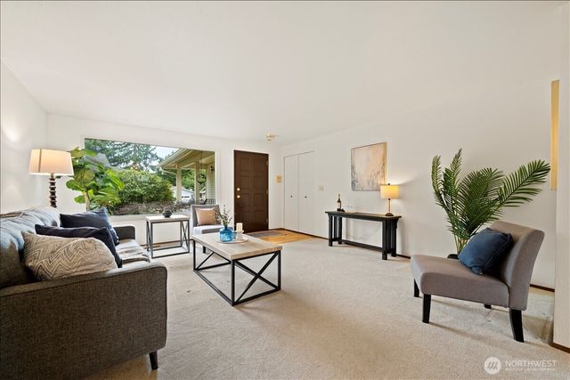 24848 13th Avenue S, Des Moines, WA 98198