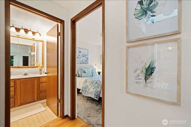 24848 13th Avenue S, Des Moines, WA 98198