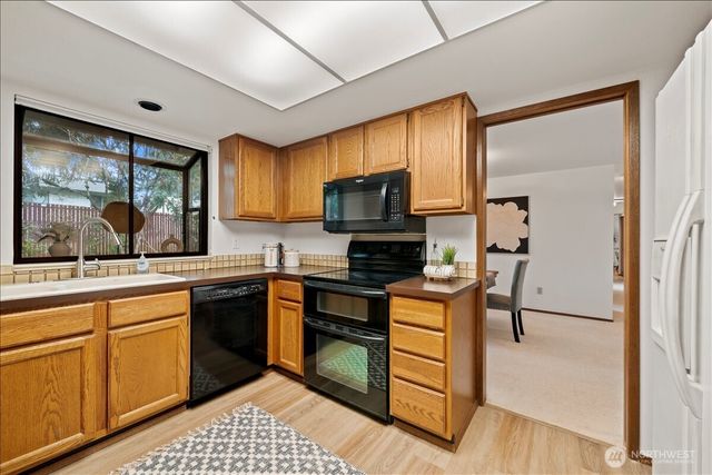 24848 13th Avenue S, Des Moines, WA 98198