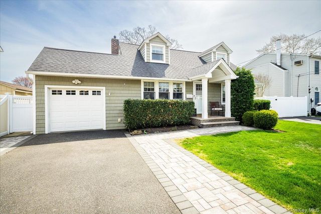 130 N Kings Avenue, Massapequa, NY 11758