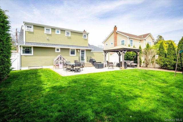 130 N Kings Avenue, Massapequa, NY 11758