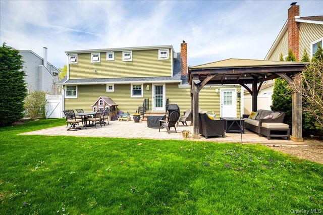 130 N Kings Avenue, Massapequa, NY 11758