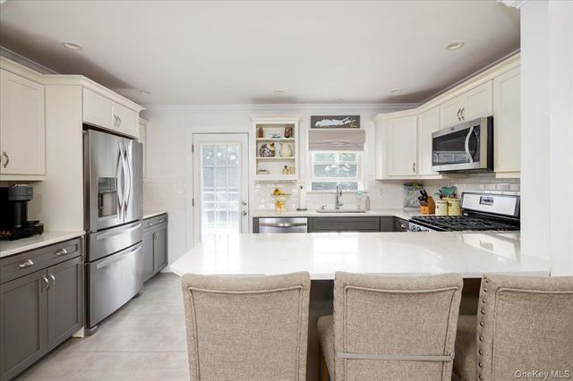 130 N Kings Avenue, Massapequa, NY 11758