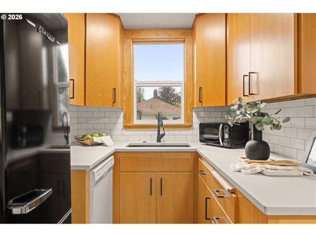 2055 N ALBERTA St, Portland, OR 97217