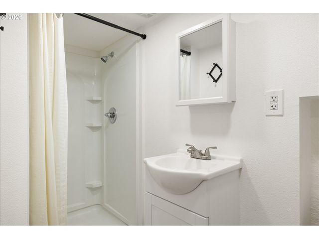 2055 N ALBERTA St, Portland, OR 97217