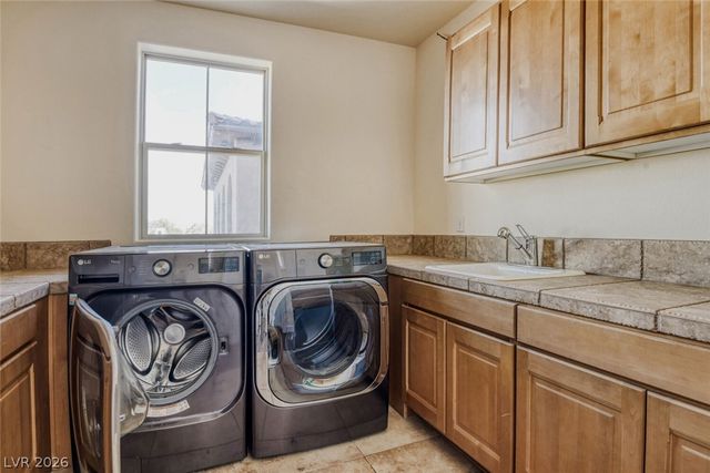 8490 Via De Bellasidra Court, Las Vegas, NV 89123