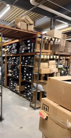 16 McCarthy Road, Island Park, NY 11558