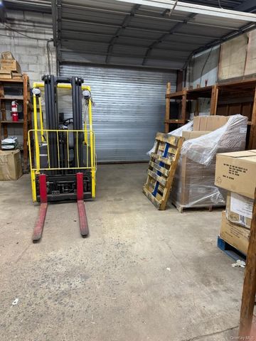 16 McCarthy Road, Island Park, NY 11558