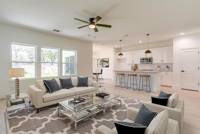 813 Stamps Avenue, Fort Worth, TX 76114