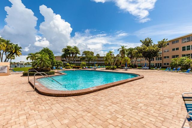 6000 2ND STREET E 6, St Pete Beach, FL 33706