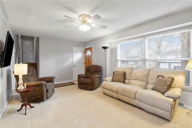 522 Hargis Lane, Belton, MO 64012