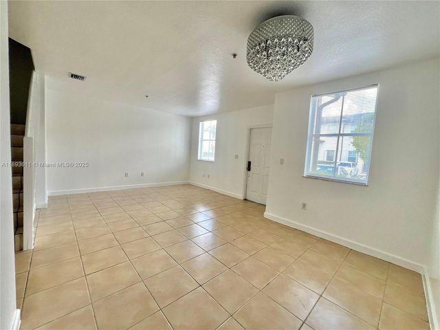 8193 W 36th Ave 4, Hialeah, FL 33018