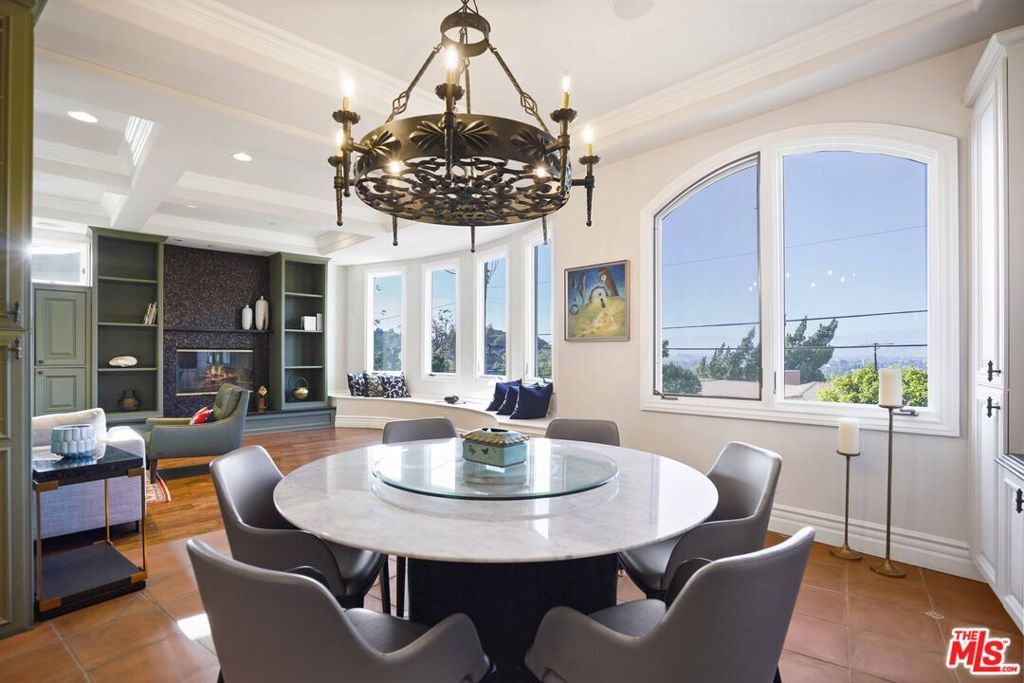 Image 20 of property listing at 10940 Terryview Drive, Studio City, CA 91604