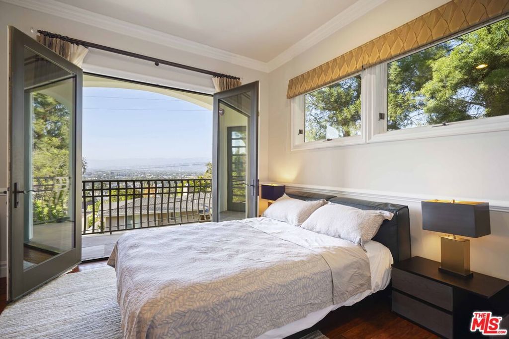 Image 42 of property listing at 10940 Terryview Drive, Studio City, CA 91604