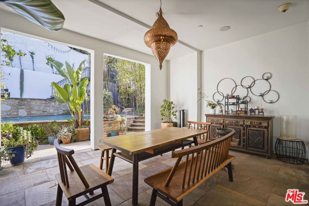 Image 47 of property listing at 10940 Terryview Drive, Studio City, CA 91604