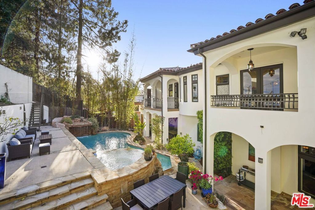 Image 50 of property listing at 10940 Terryview Drive, Studio City, CA 91604