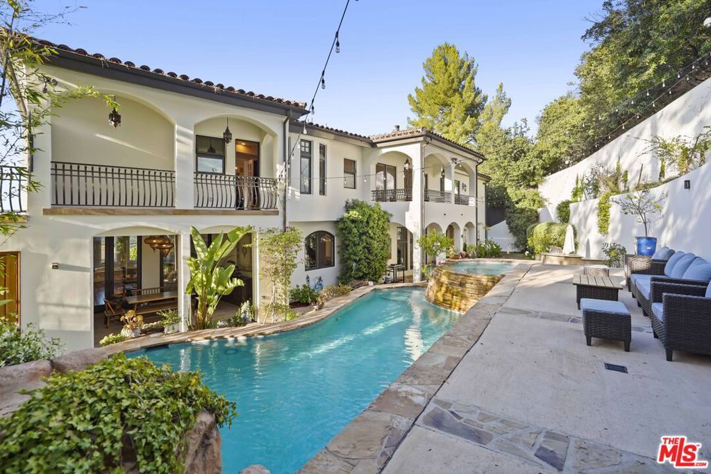 Image 52 of property listing at 10940 Terryview Drive, Studio City, CA 91604