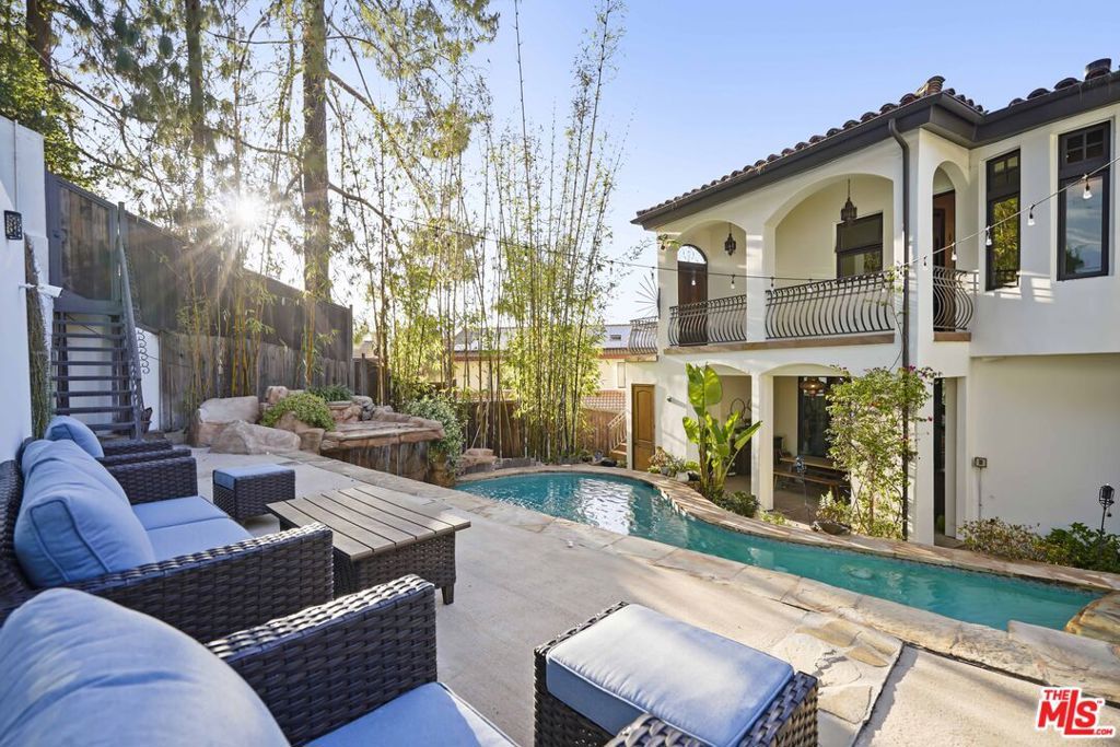 Image 55 of property listing at 10940 Terryview Drive, Studio City, CA 91604
