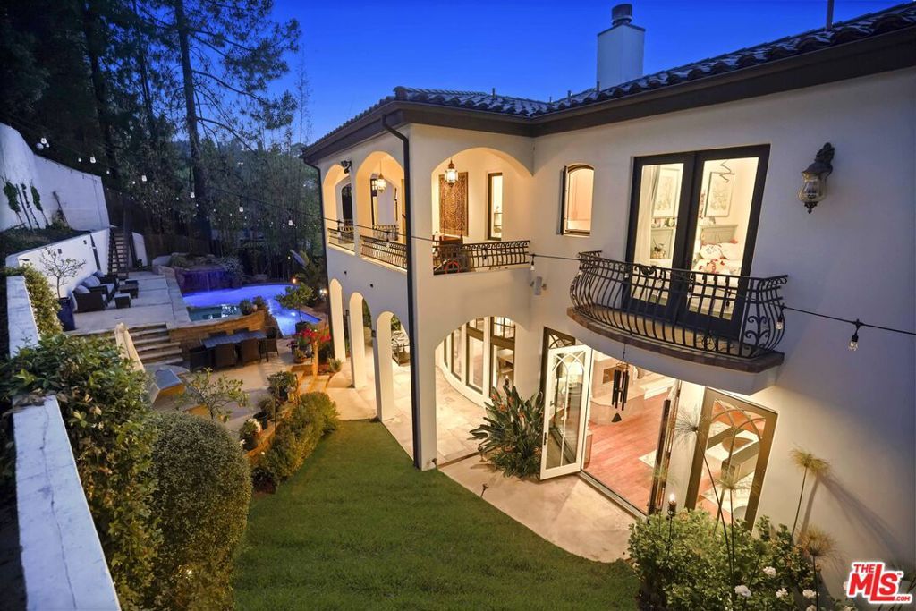 Image 57 of property listing at 10940 Terryview Drive, Studio City, CA 91604