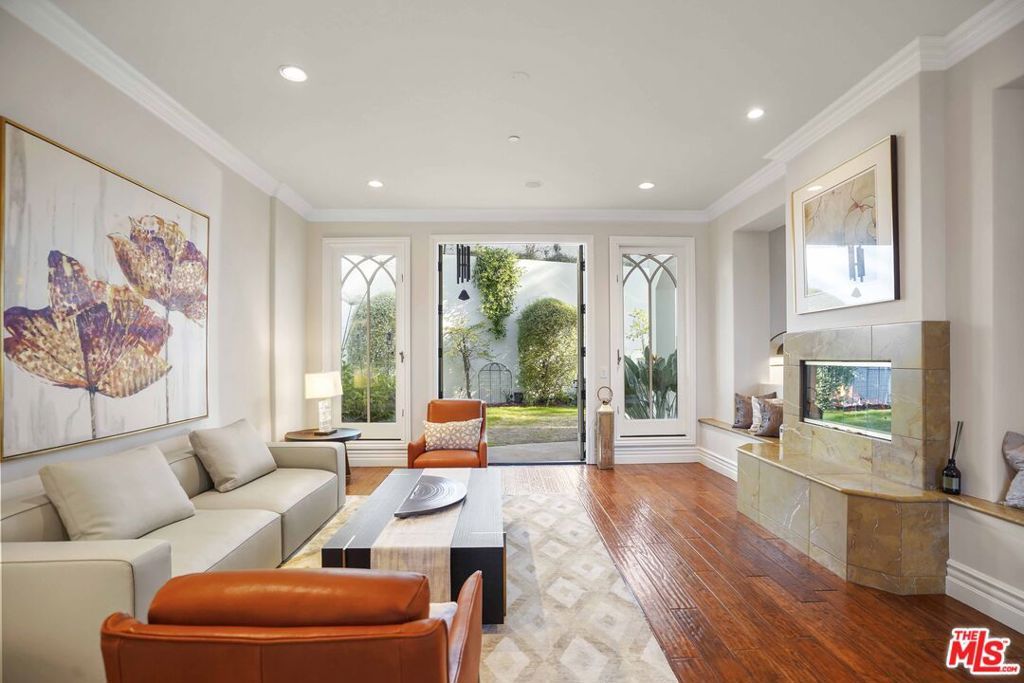 Image 8 of property listing at 10940 Terryview Drive, Studio City, CA 91604