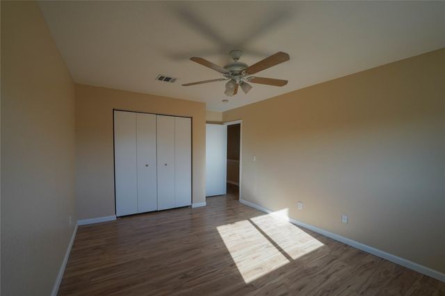 5520 Alomar CV, Del Valle, TX 78617