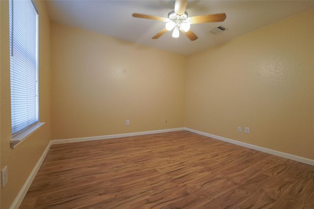 5520 Alomar CV, Del Valle, TX 78617