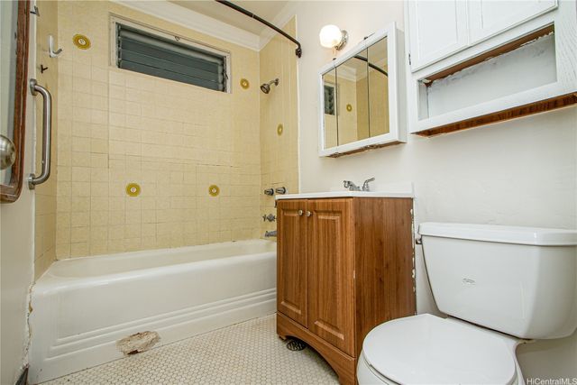 1044 Green Street A, Honolulu, HI 96822