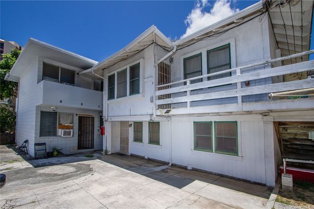 1044 Green Street A, Honolulu, HI 96822