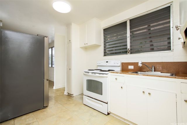 1044 Green Street A, Honolulu, HI 96822