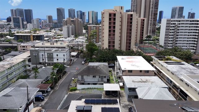 1044 Green Street A, Honolulu, HI 96822